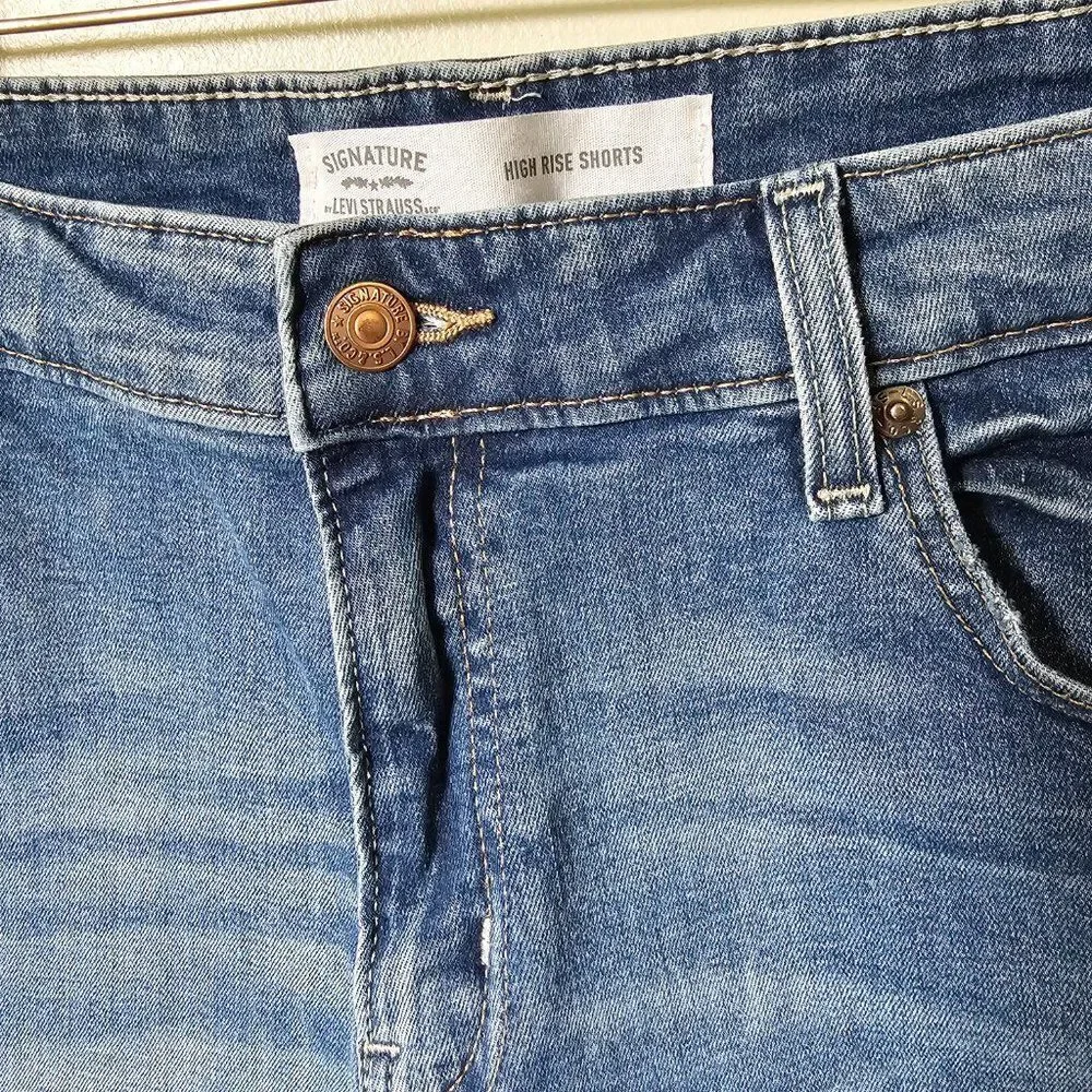 EUC LEVI'S STRAUSS HIGH RISE SHORTS RAW HEM SIZE 12 - W31
